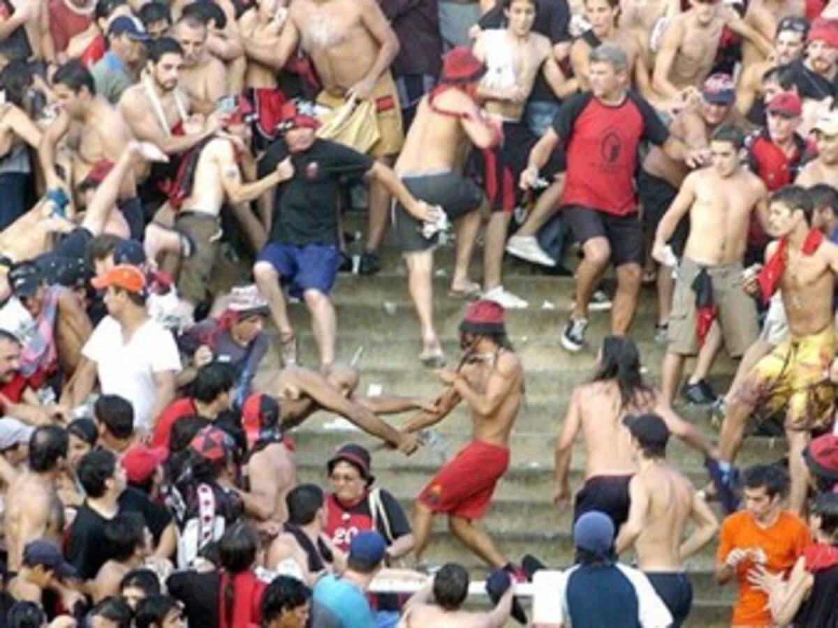 A los violentos del fútbol con cariño…