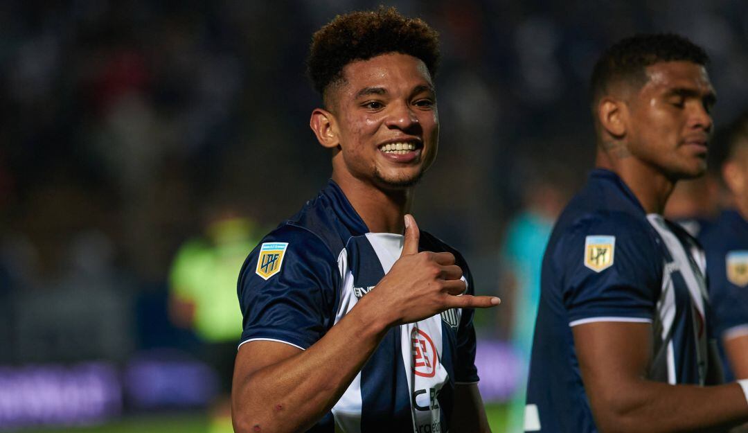 Diego Valoyes festeja su anotación en la semifinal de la Copa Argentina.