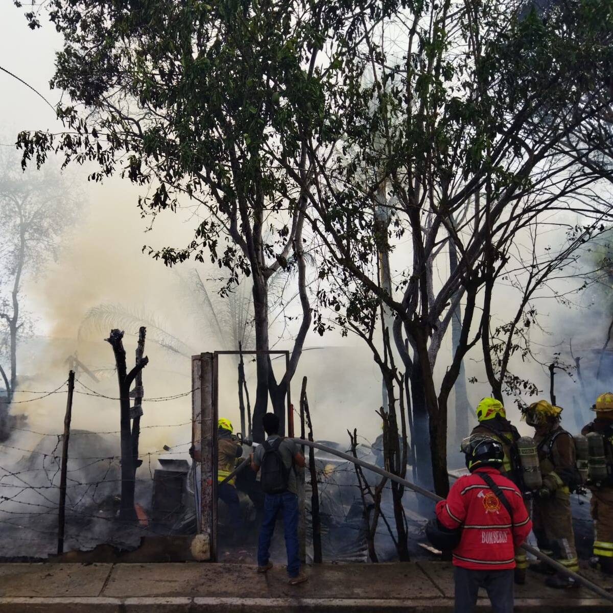 Voraz incendio consumió empresa de colchones en el Girardot