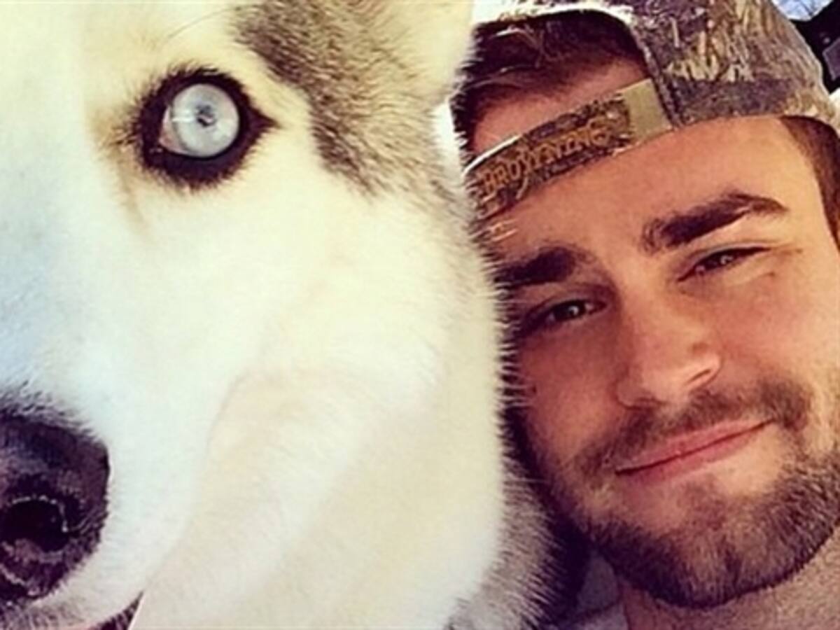 Cuenta de Instagram conquista con fotos de hombres y perros