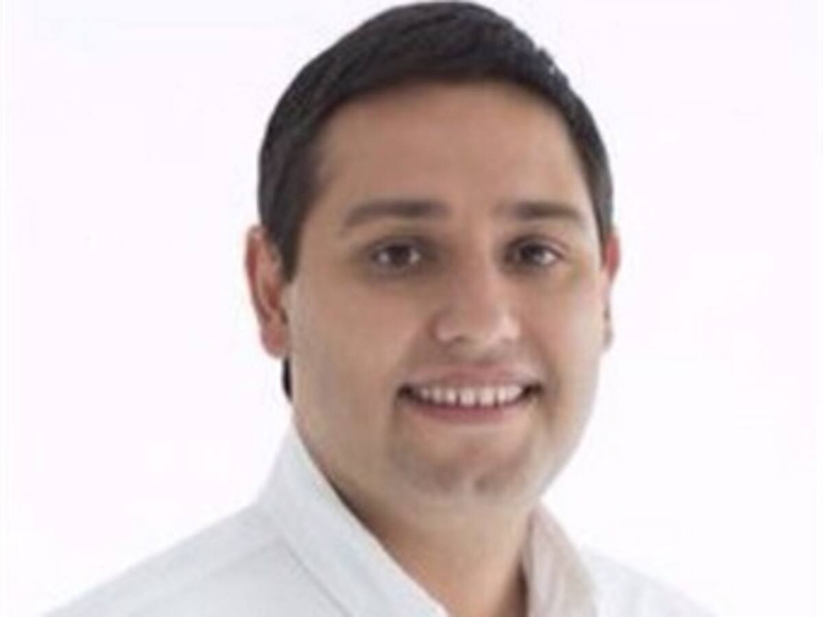 Juez impone multas a militante político de campaña del senador Lizcano