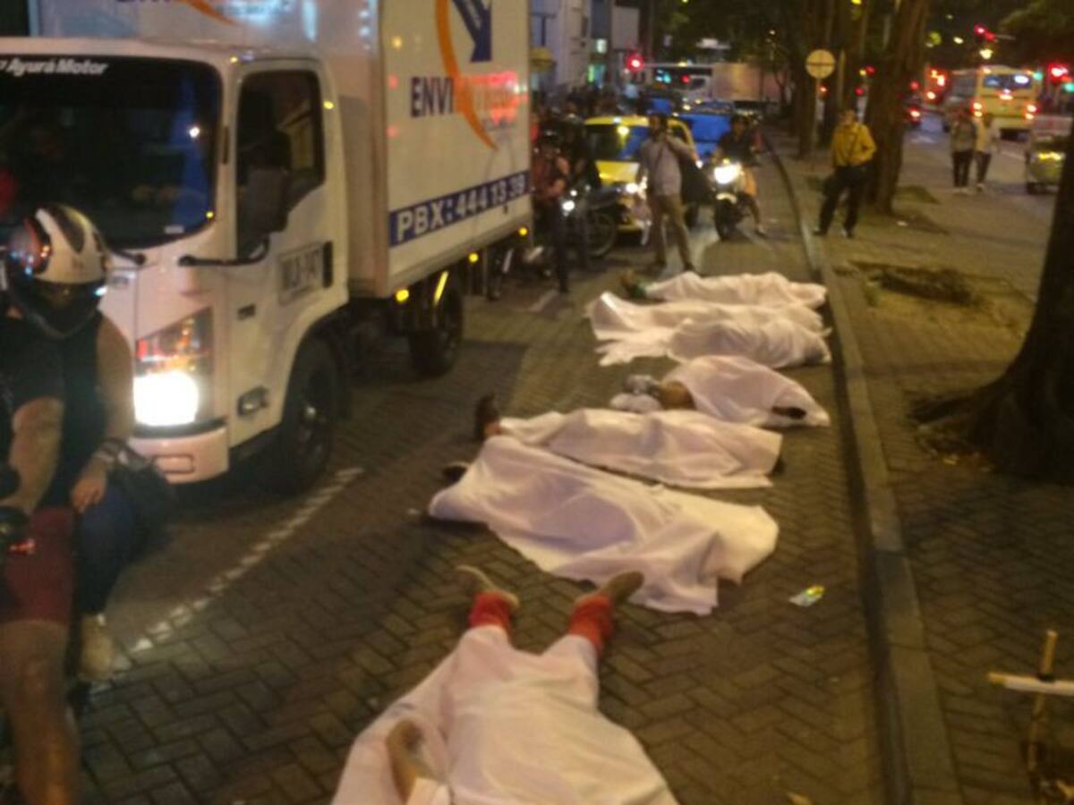 Artistas protestan por muerte de habitante de calle en Medellín