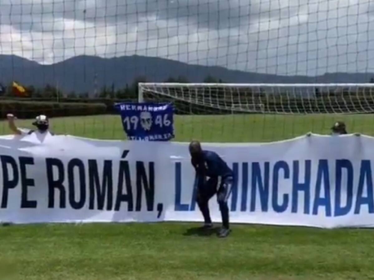 Corazón azul: hinchas de Millonarios arropan a Andrés Felipe Román