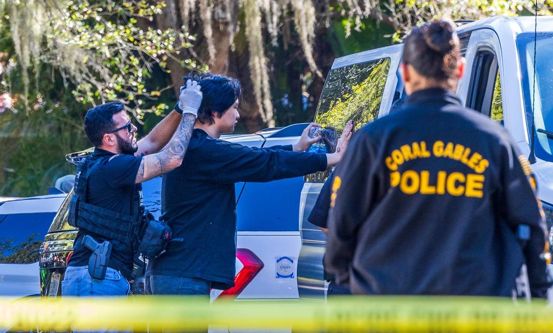 Detención de migrantes ilegales en Florida.
(Foto: Pedro Portal/Miami Herald/Tribune News Service via Getty Images)