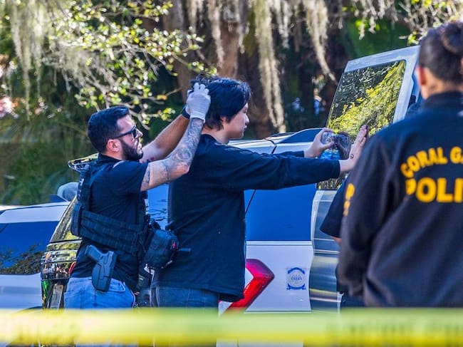 Detención de migrantes ilegales en Florida.
(Foto: Pedro Portal/Miami Herald/Tribune News Service via Getty Images)