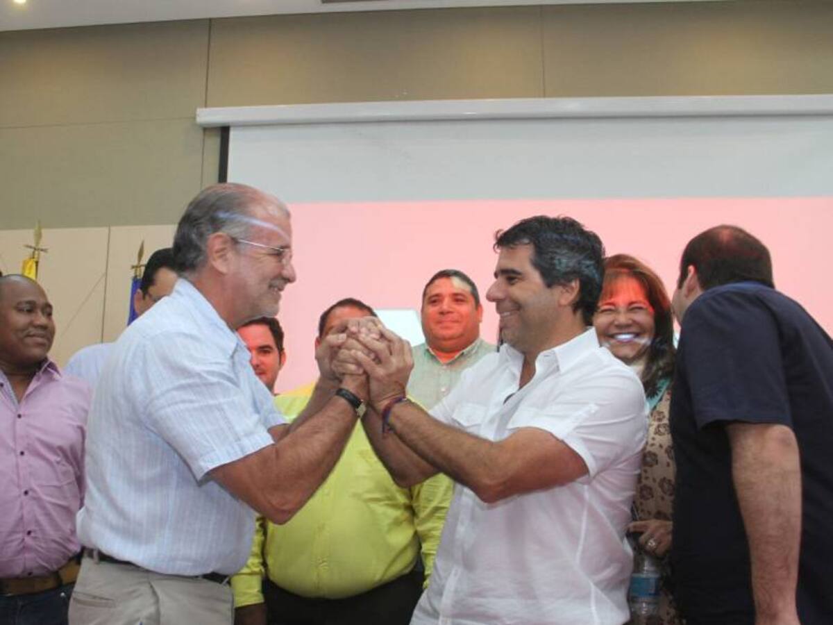 Gobernador y alcalde celebran fin del conflicto en Colombia
