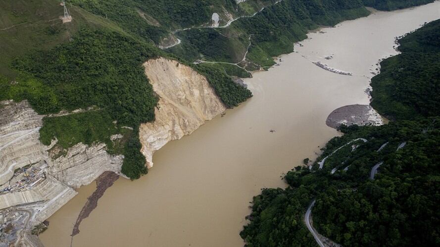 A la fecha, no se ha dado la aprobación para que el ferry de Hidroituango sea usado. Foto: Agencia EFE