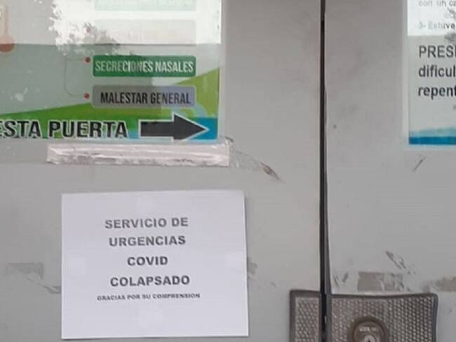 Mensaje en la puerta de entrada de la Clínica San Rafael.