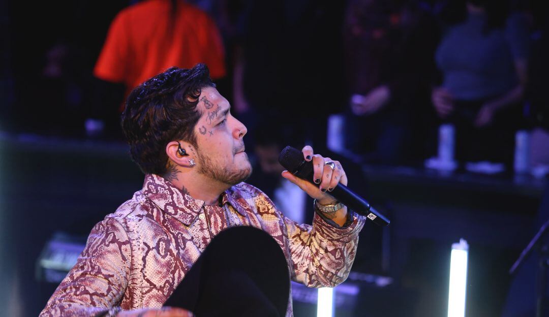 Christian Nodal, tatuaje sobre Belinda en la cara