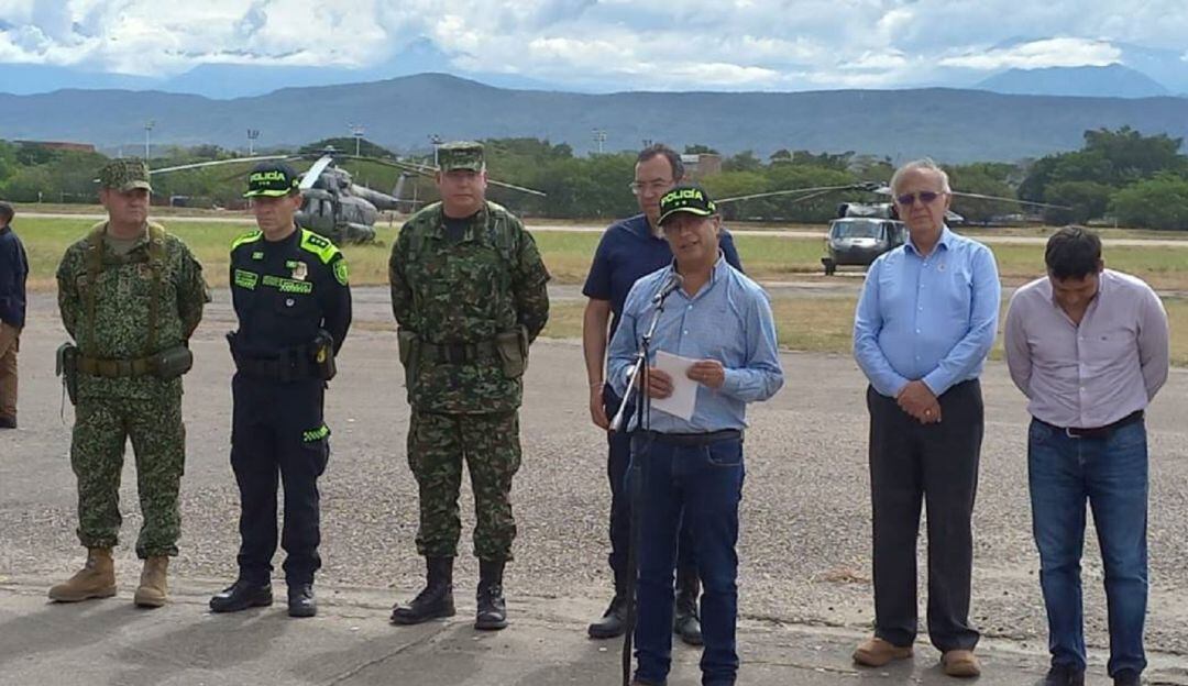 Petro ordena retirar a auxiliares de la policía que estén en zonas de riesgo