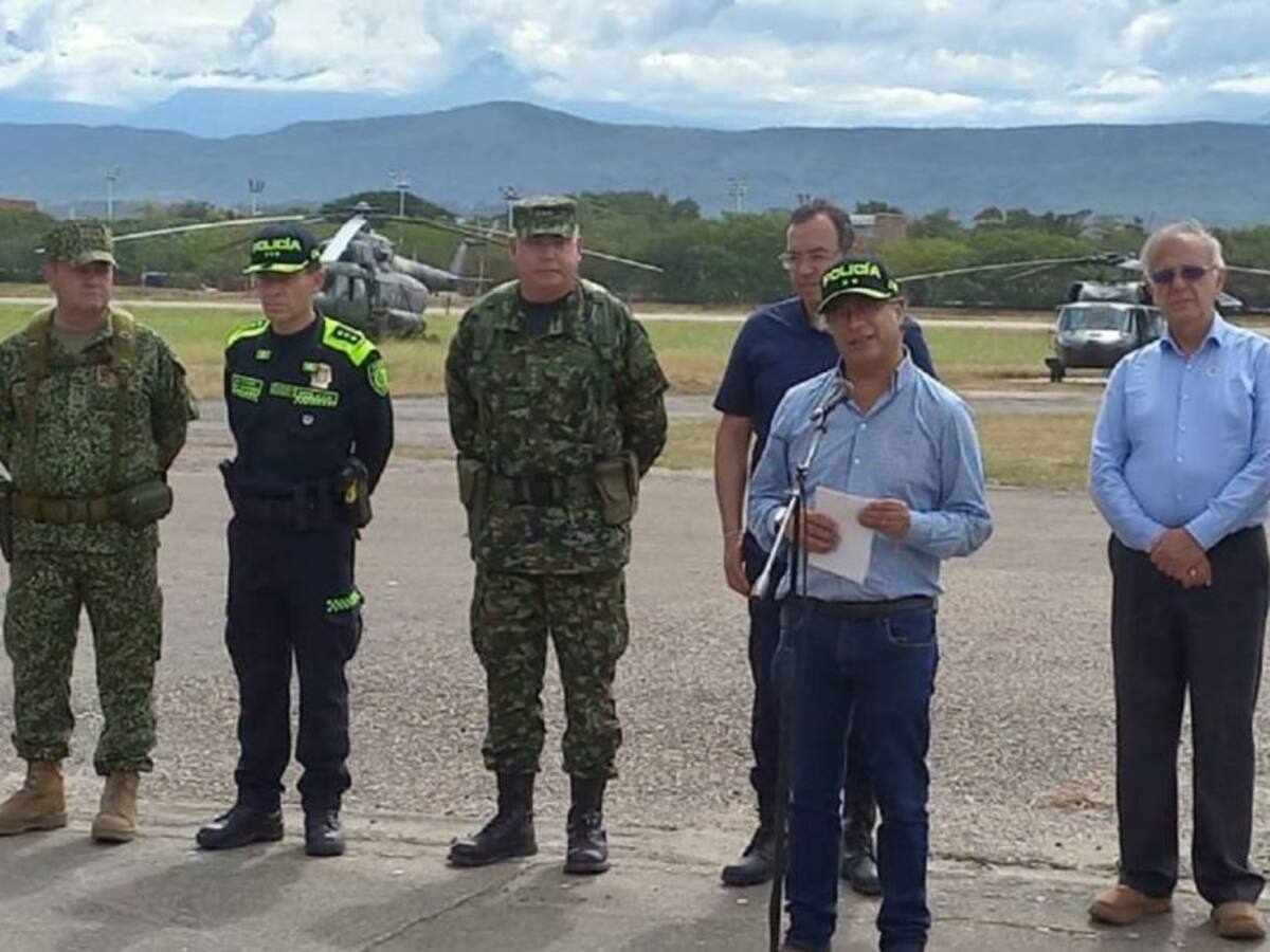 Petro ordena retirar a auxiliares de la policía que estén en zonas de riesgo