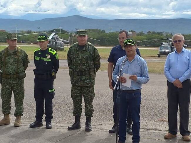 Petro ordena retirar a auxiliares de la policía que estén en zonas de riesgo