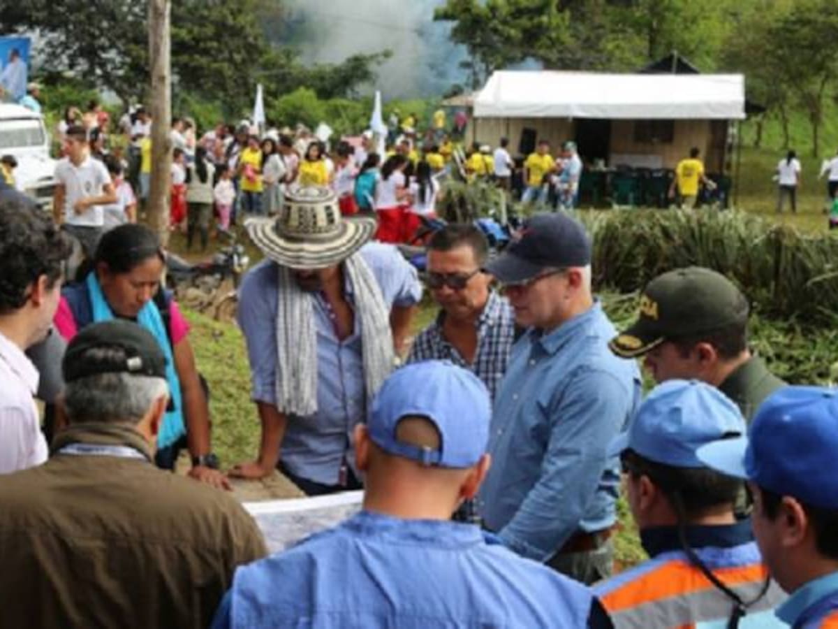 Por primera vez militares y guerrilla se unieron trabajando por la paz