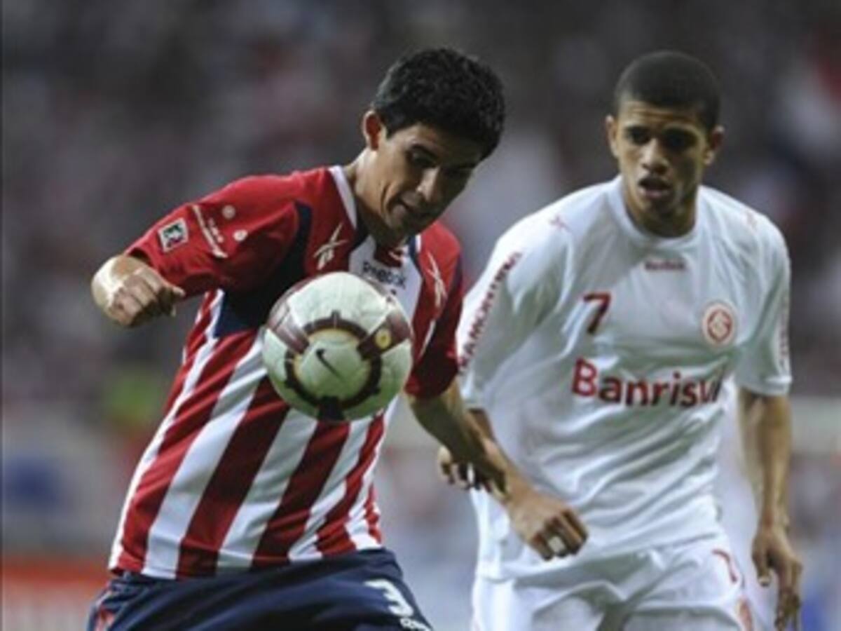Internacional venció 2-1 a las Chivas de Guadalajara por la primera final de la Libertadores