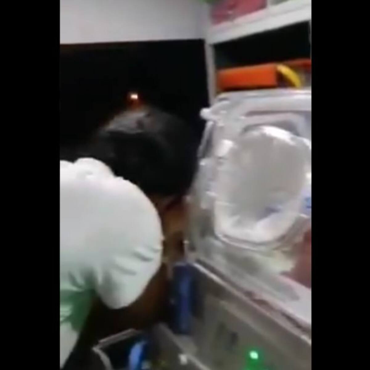 Piden investigar muerte de bebé por bloqueos en la vía al mar