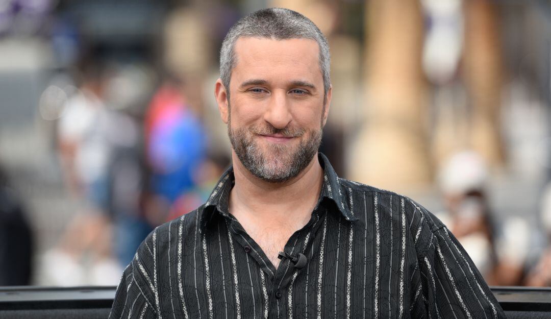 El actor Dustin Diamond visitó 'Extra' en Universal Studios Hollywood
