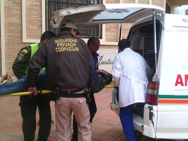 Mujer muere en la puerta de urgencias del hospital de Tunja, al caer de la camilla de la ambulancia
