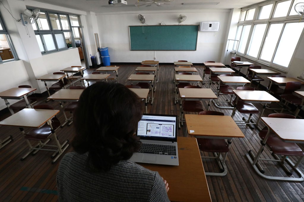 Estudiantes se tomaron el colegio Técnico Menorah para pedir la renuncia de la rectora. Foto: Getty Images.