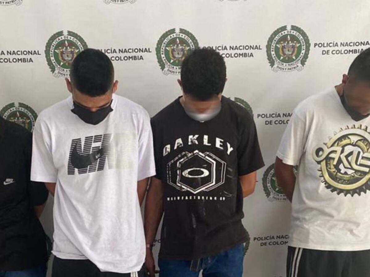 Policía capturó 4sujetos que robaron a martillo un supermercado en Envigado