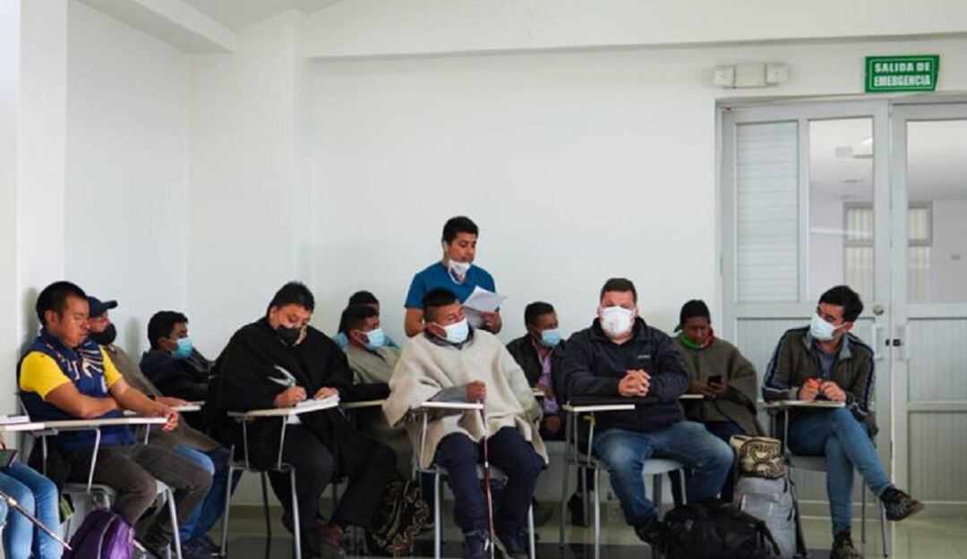 Diálogo con indigenas