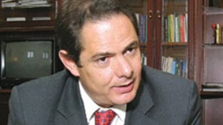 Nunca más el Ejecutivo controvertirá decisiones judiciales: Vargas Lleras