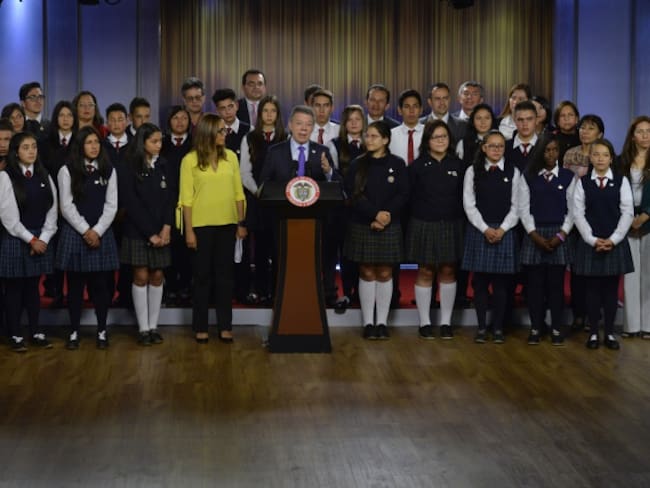 Santos presentó los 34 Colegios que ganaron 2.900 cupos para programa de bilingüismo