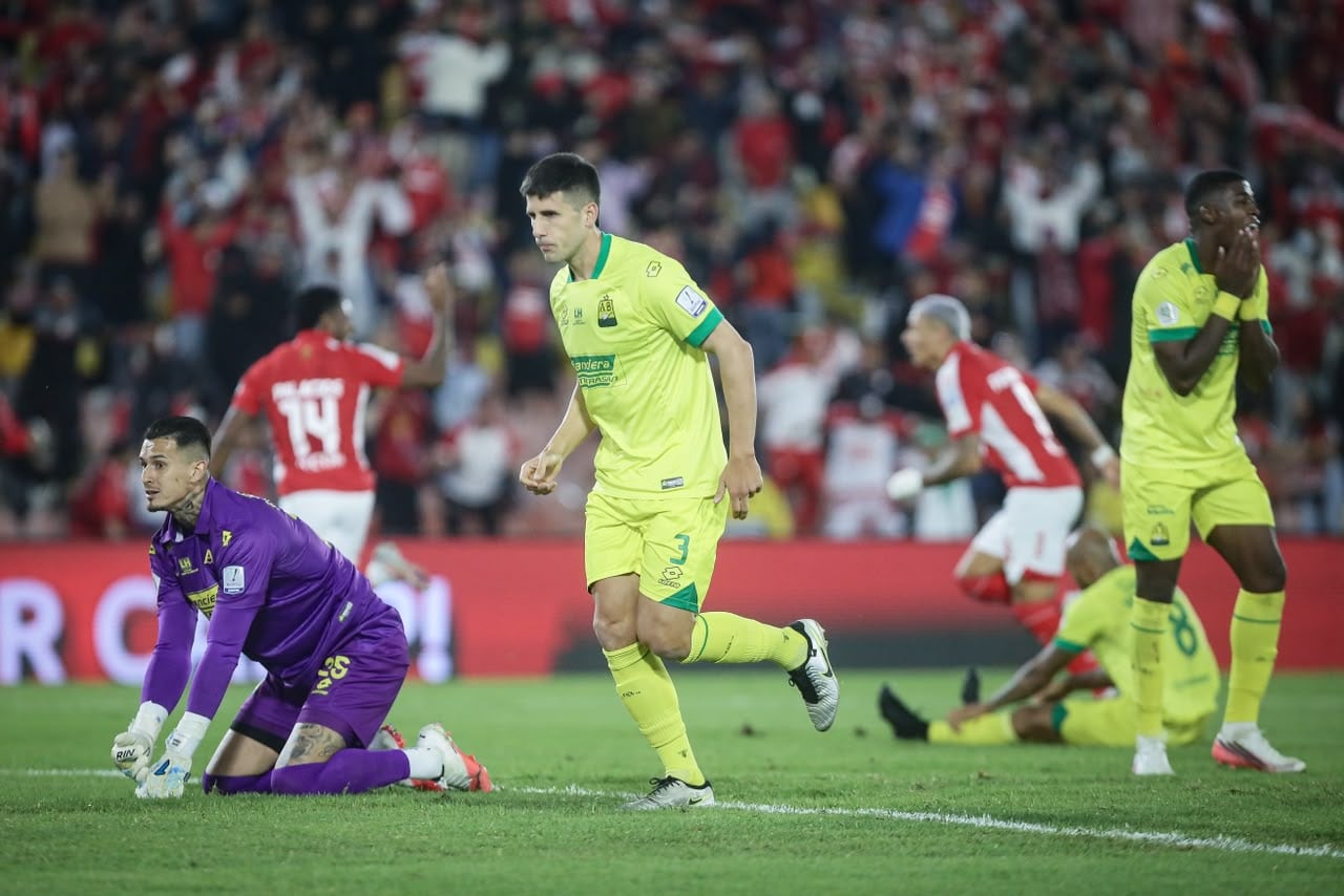 “No nos den, pero tampoco nos quiten”: quejas en Bucaramanga tras la derrota con Santa Fe en Liga / Colprensa