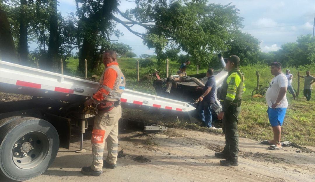 El hombre fue trasladado a la clínica Madre Bernarda, pero no sobrevivió a las lesiones después del choque con un camión