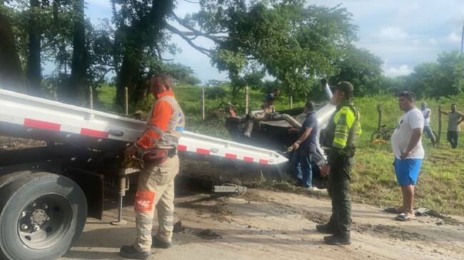 El hombre fue trasladado a la clínica Madre Bernarda, pero no sobrevivió a las lesiones después del choque con un camión