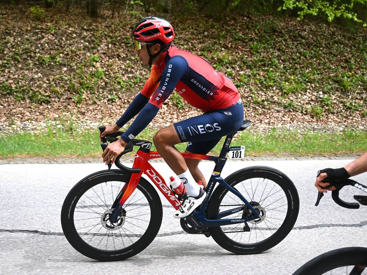 Egan Bernal se estrena con caída en el Tour de Hungría