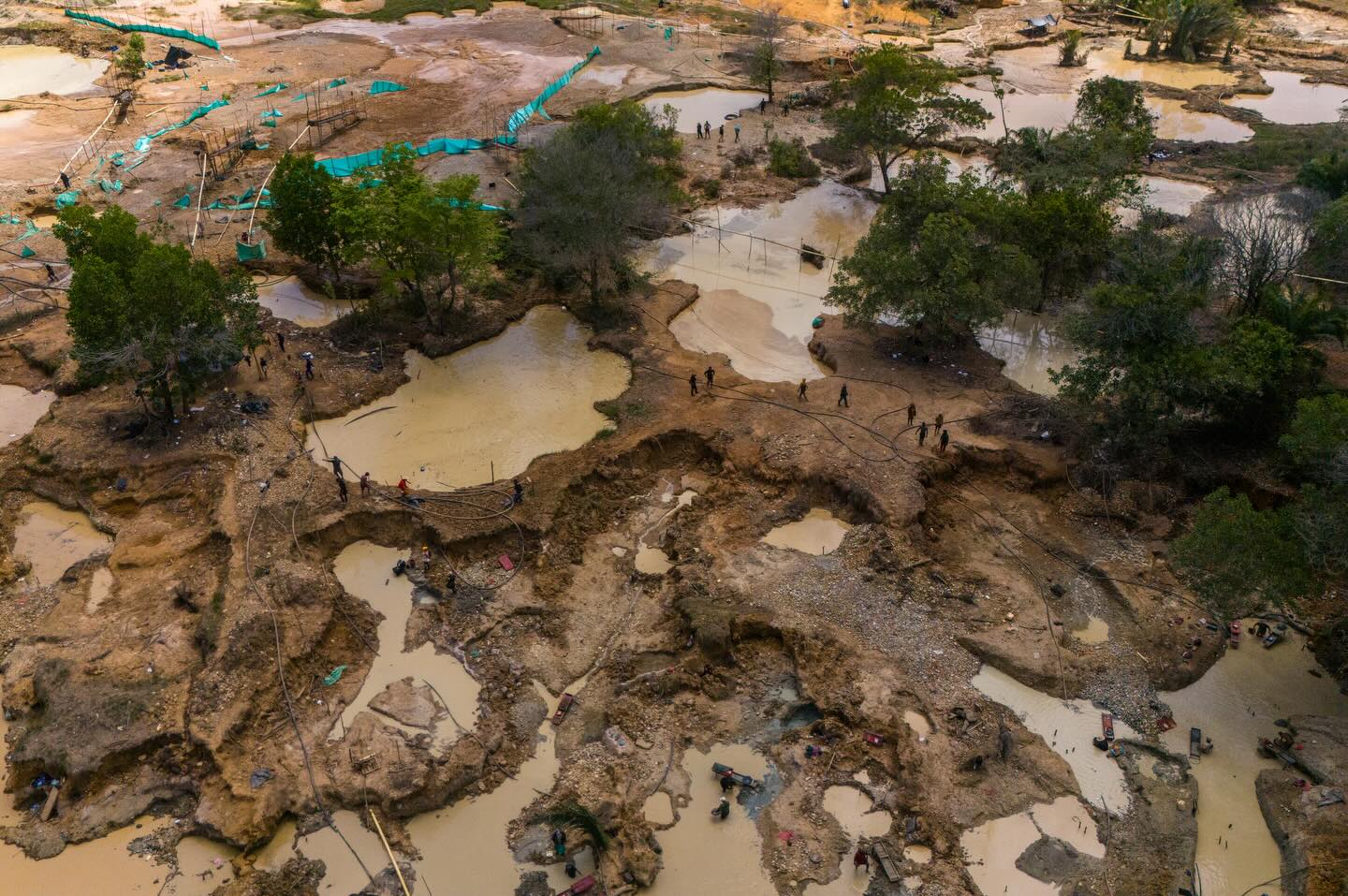 Minería en batallón Rifles de Caucasia- foto Federico Rios Escobar.