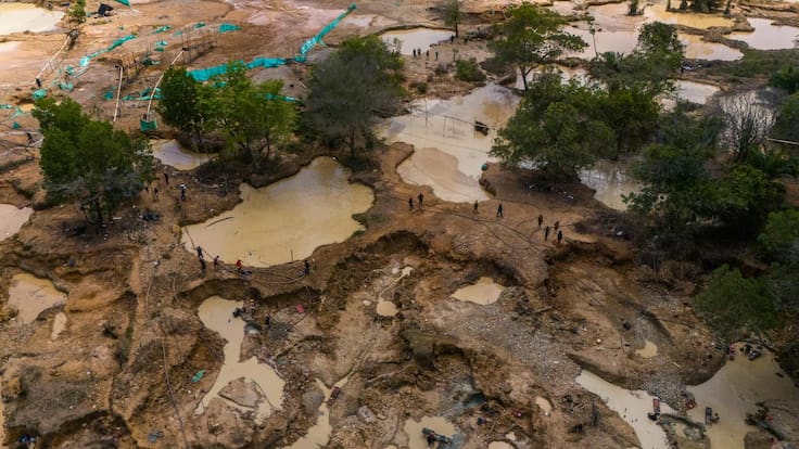 Investigación del New York Times enciende debate por mina ilegal asociada al Clan del Golfo
