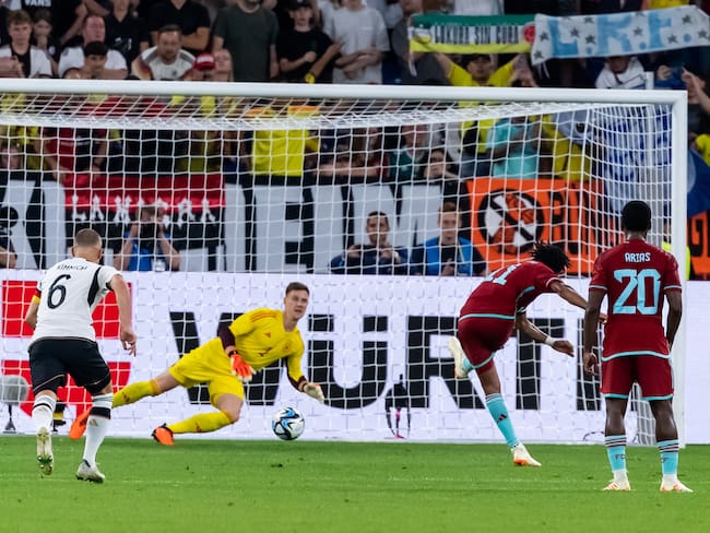 Juan Guillermo Cuadrado marcó uno de los goles con los que Colombia derrotó a Alemania en su más reciente encuentro. (Photo by Edith Geuppert - GES Sportfoto/Getty Images)