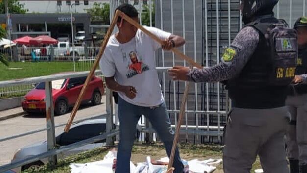 EPA Cartagena lidera operativos de desmonte de avisos en espacio público