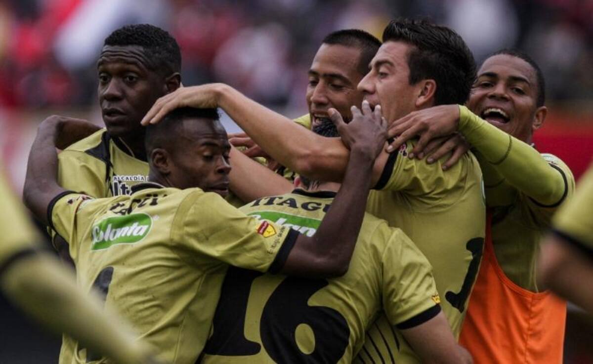 Los goles de las "águilas doradas" los marcaron Yessy Mena y Jorge Aguirre. Los dos equipos tienen 3 puntos en el grupo A.