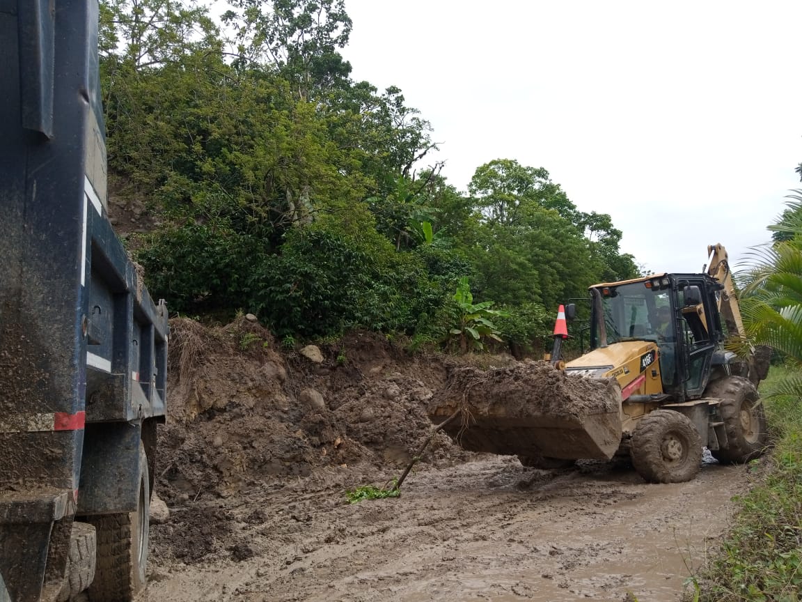 En esta región las autoridades atienden las emergencias con maquinaria.