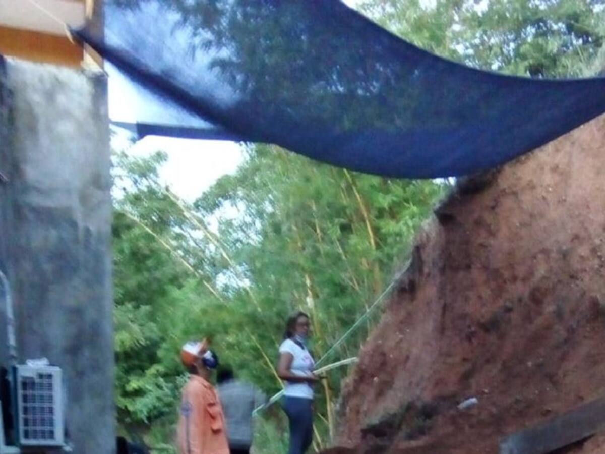Deslizamiento de tierra dejó dos heridos en Prado, Tolima.