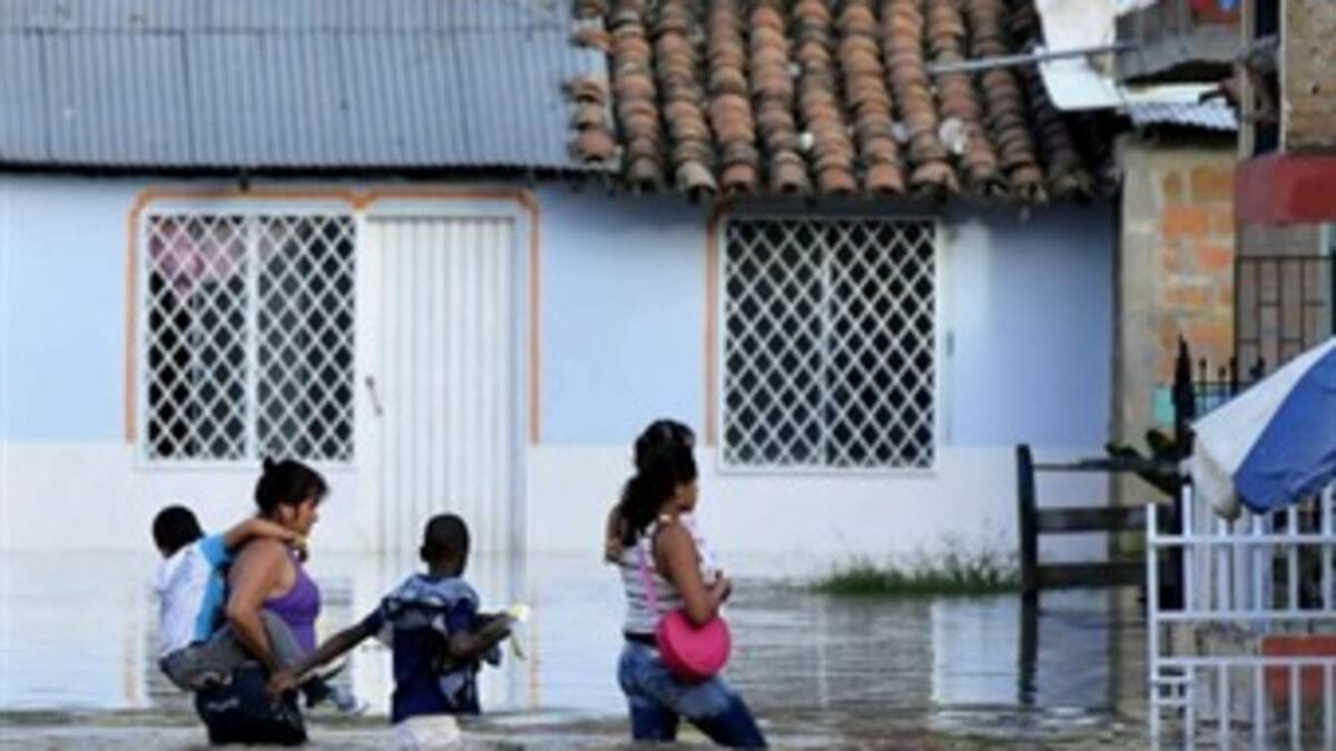 Alcaldesa reconoce dificultad para superar inundaciones en viviendas del sur de Bogotá