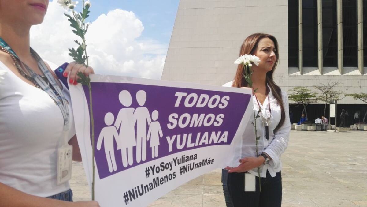 Los ciudadanos se sumaron a la iniciativa nacional #YoSoyYuliana para rechazar todo acto de violencia contra los niños.