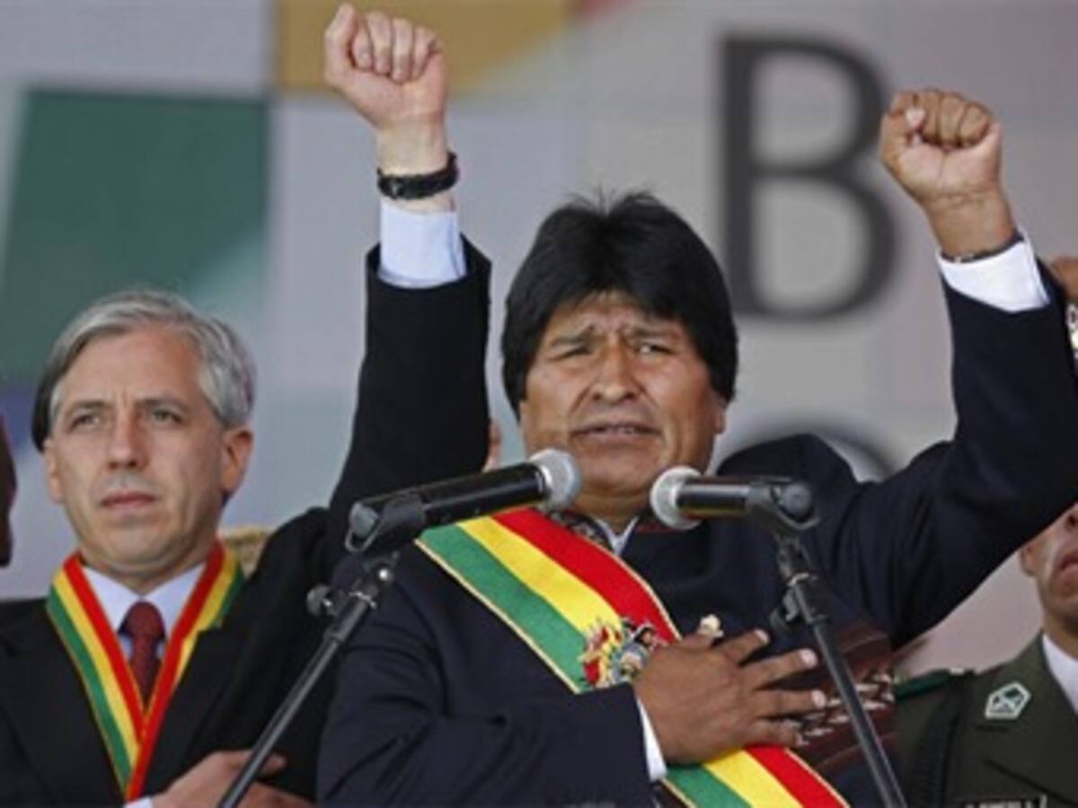 Evo Morales conforma un nuevo gobierno 'plurinacional' con veinte ministros y promulga nueva Constitución