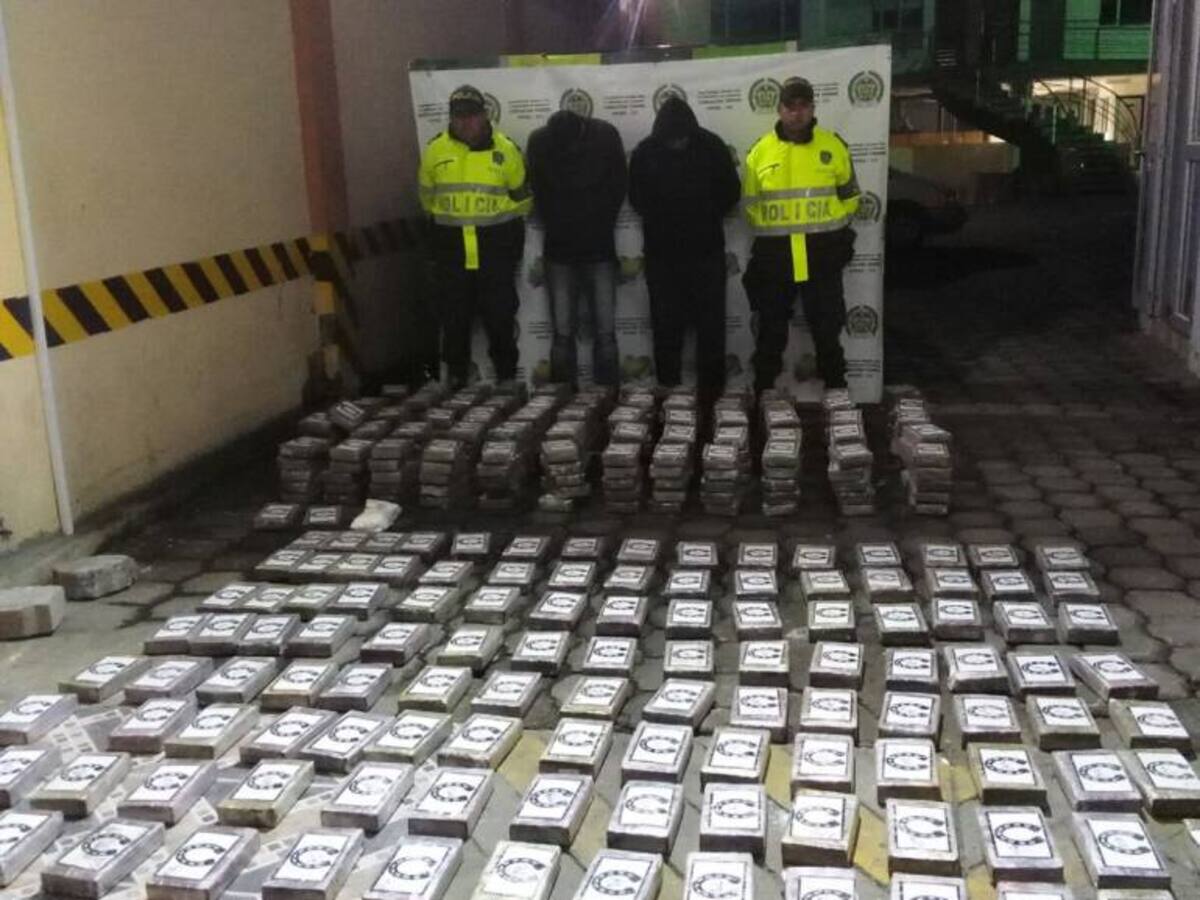 Incautan cocaína en buses con hinchas de la Selección Colombia
