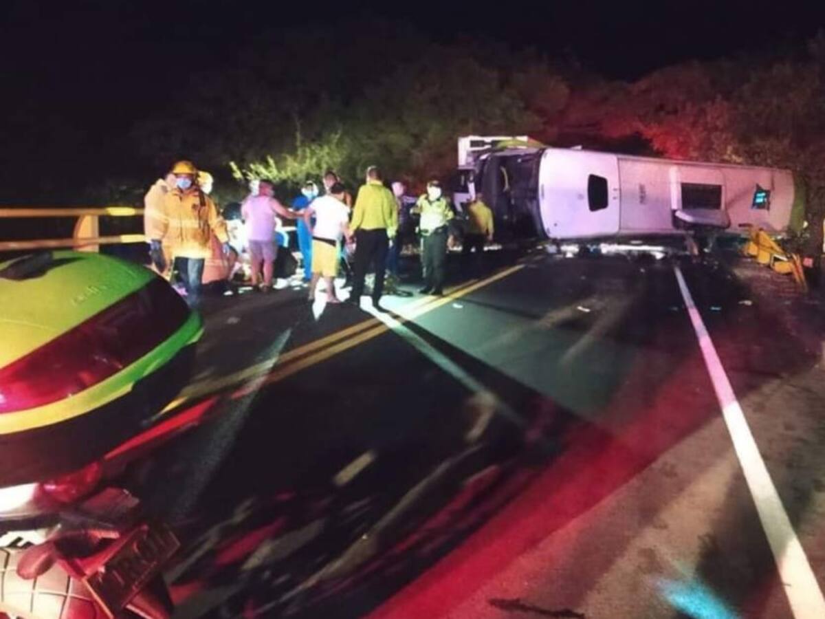 Dos muertos y 20 heridos dejó accidente en vías de Huila