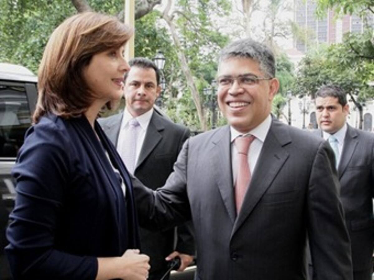 Canciller Holguín dialogó con su par venezolano, Elías Jaua