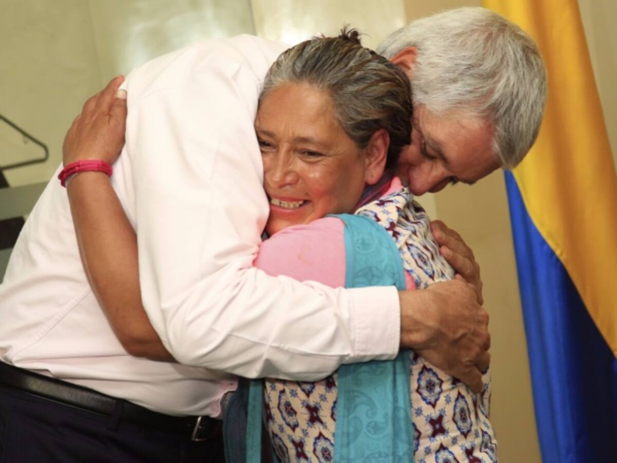 Ana Isabel vendedora ambulante vuelve a encontrase con Peñalosa