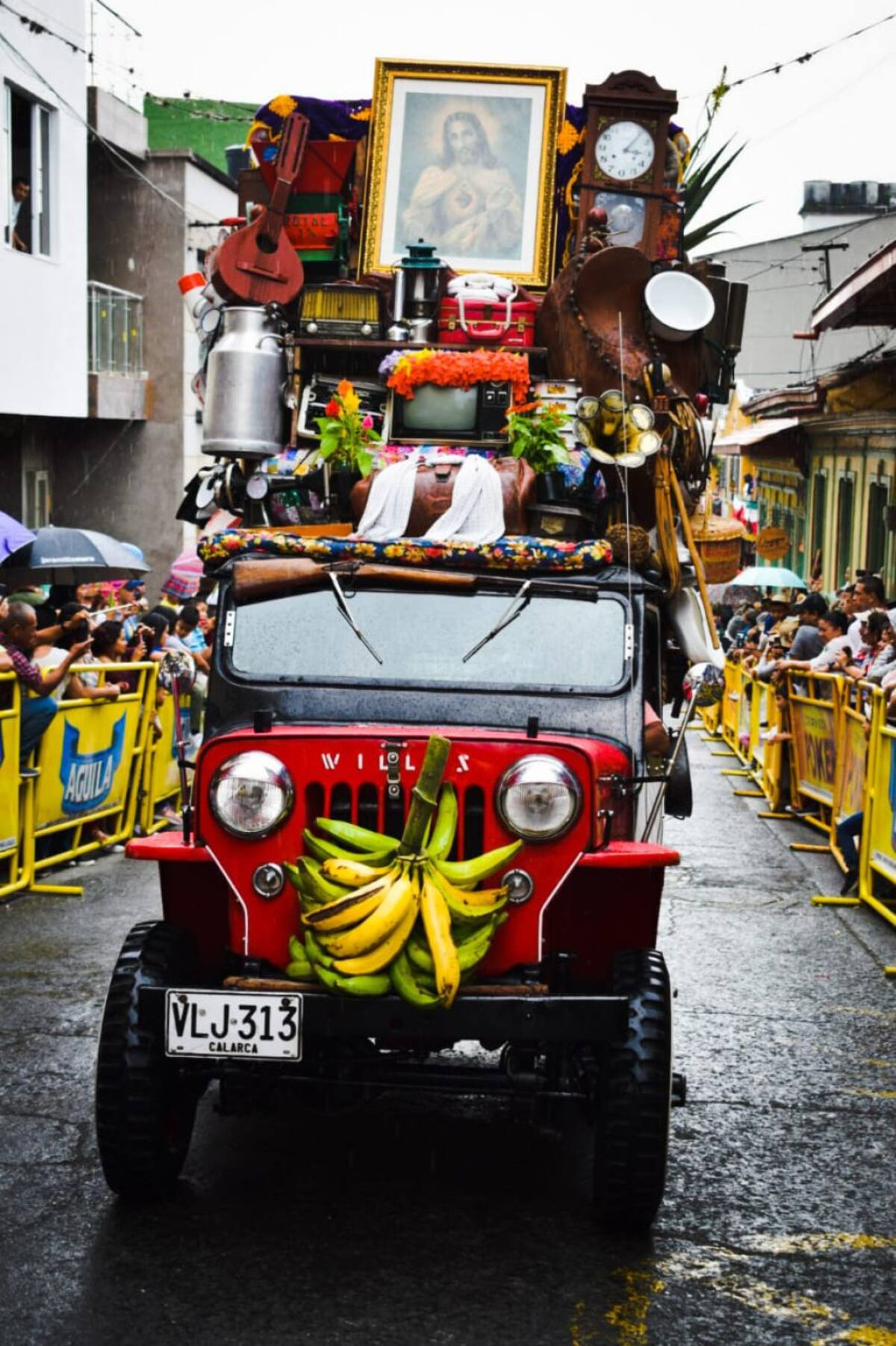 Hay elementos que se pueden olvidar en el tradicional trasteo, pero el Sagrado Corazón de Jesús, es infaltable en el Yipao.