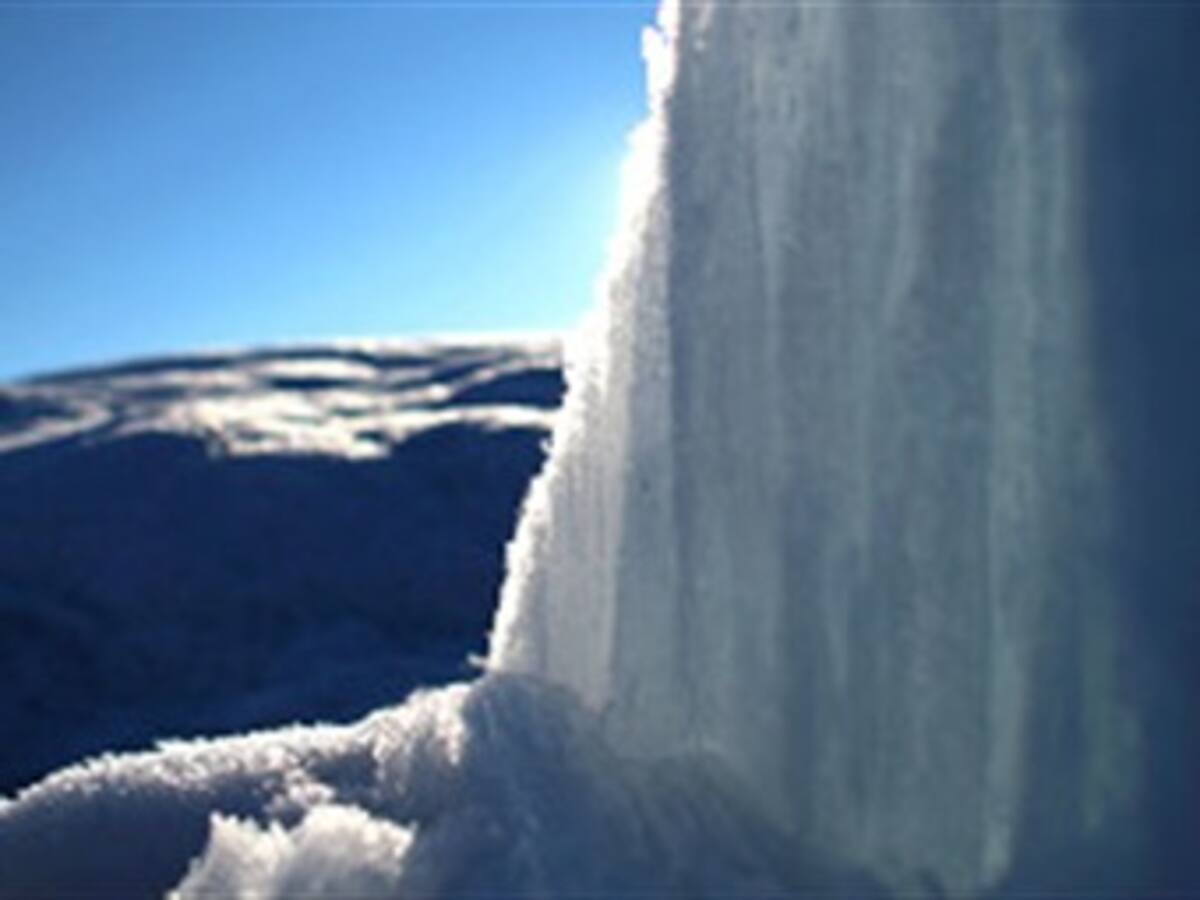 Hallan un cañón bajo el hielo de Groenlandia