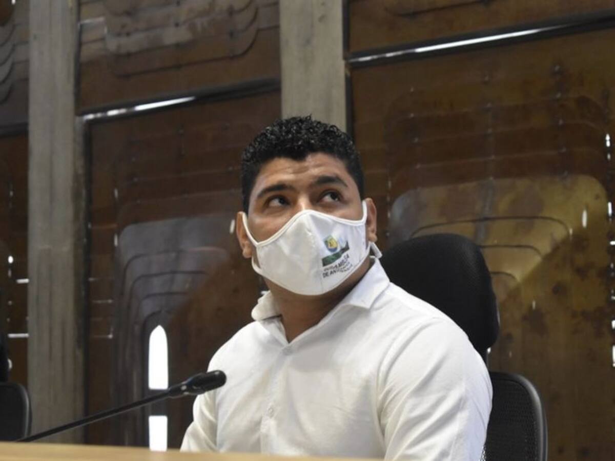 Retiran esquema de seguridad a diputado de Antioquia, pese a amenazas