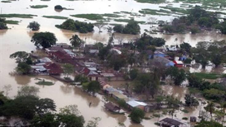 Santos sobrevoló zonas inundadas
