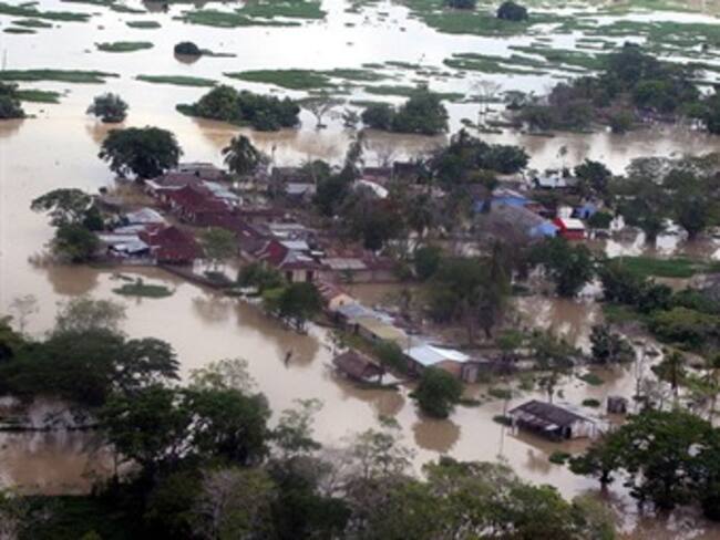 Santos sobrevoló zonas inundadas
