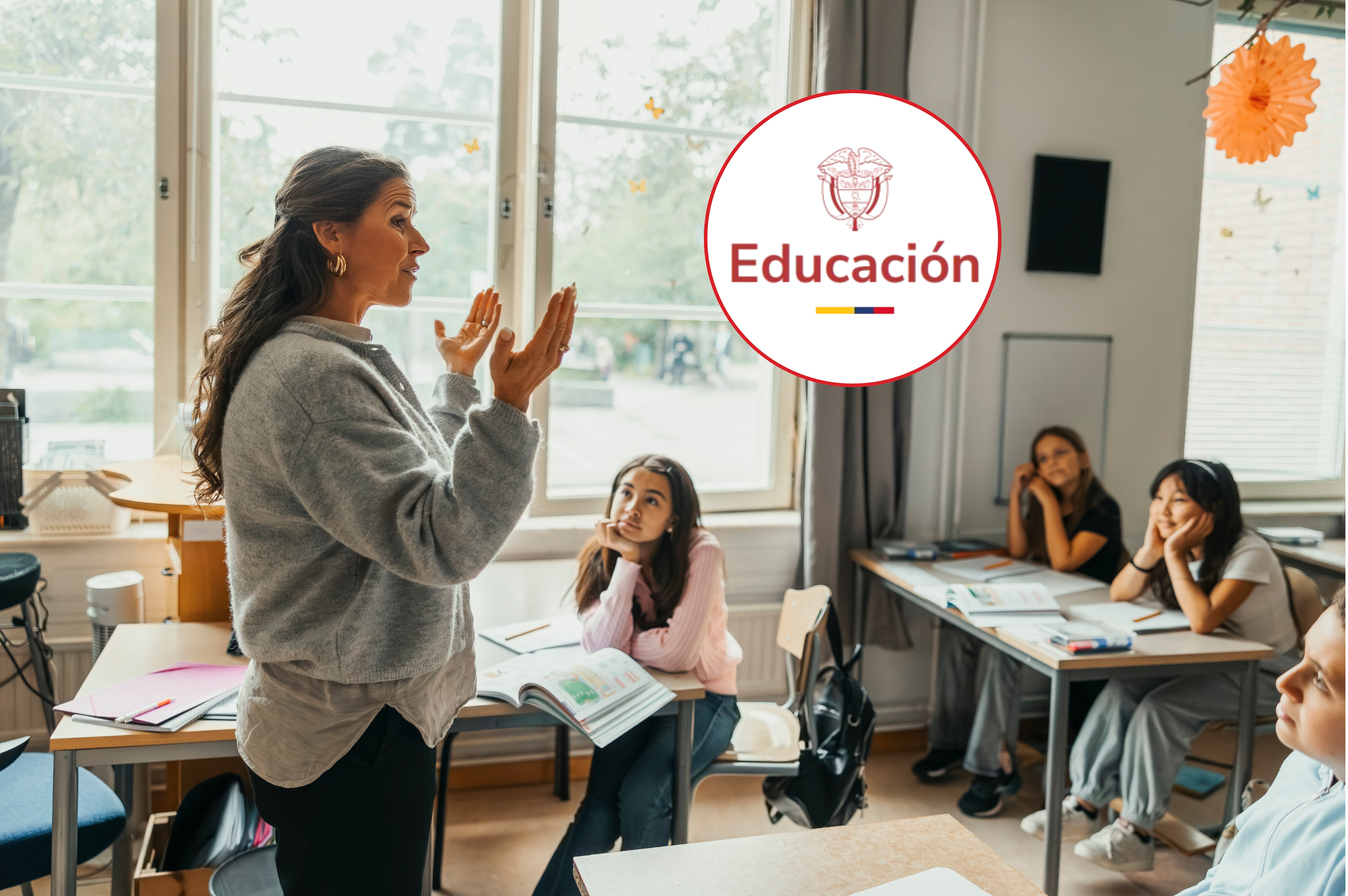 Imagen de referencia. Profesora en clase: Getty Images / Ministerio de Educación logo: Pagina Web.